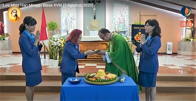 potong tumpeng--